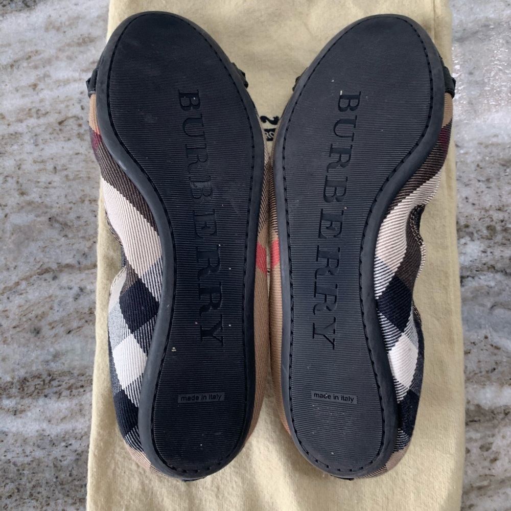 Burberry Ballet Flat with Gold Horsebit - Picture 6 of 6
